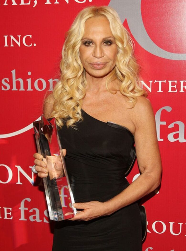 Sta in plaats daarvan op vergiftigen Gevangene Donatella Versace: Net Worth 2023 - Biography - Career - Awards