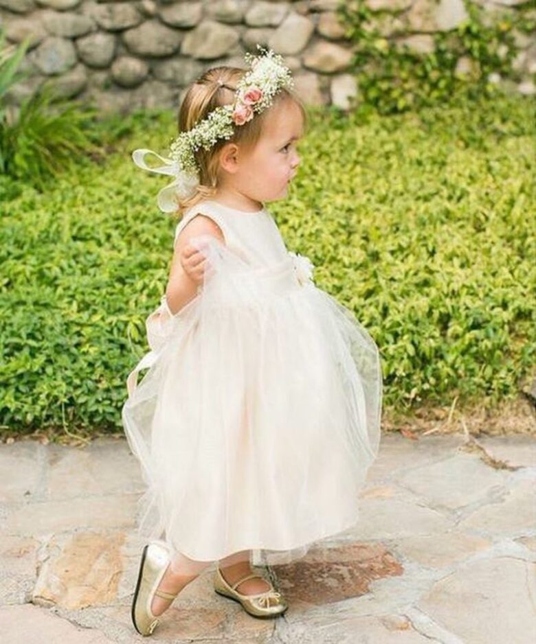 Flawless Dresses And Hairstyles For Flower Girls Fishtail