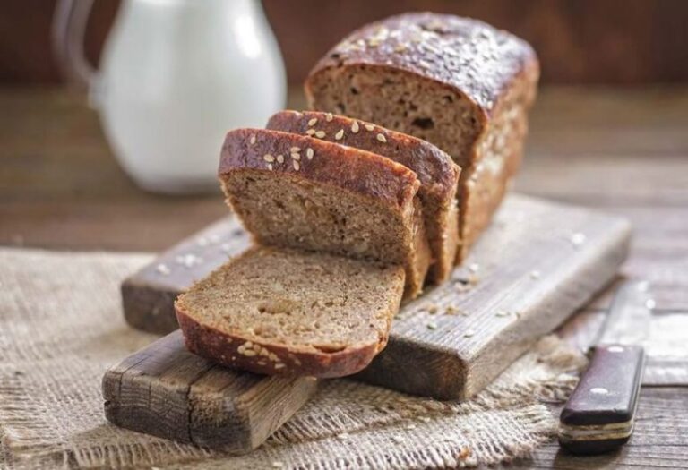 Read These Tips to Know the Difference between White and Brown Bread