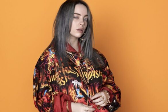 Billie Eilish Faced Backlash For Bikini Photos - DemotiX