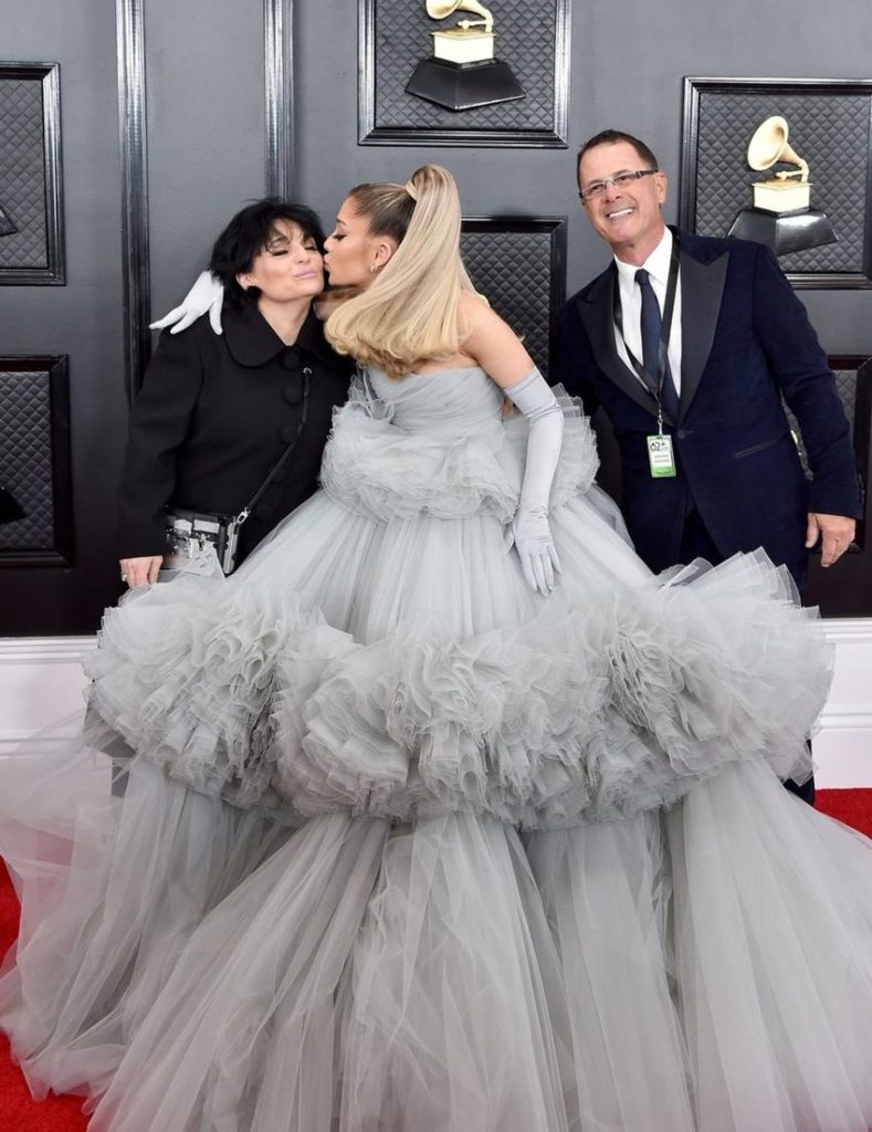Ariana Grande Brought Her Parents To The Grammys - DemotiX