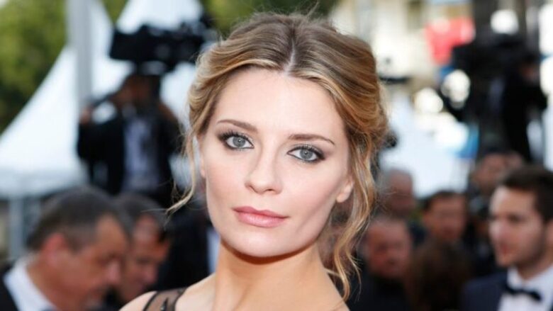 Here Is How Actress Mischa Barton Hit Rock Bottom - DemotiX