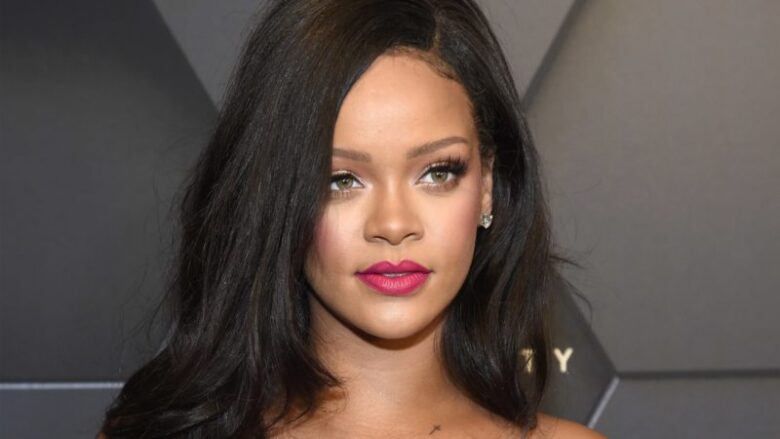 Rihanna Shares First 2020 Selfie And Shows Her Makeup Free Look With 