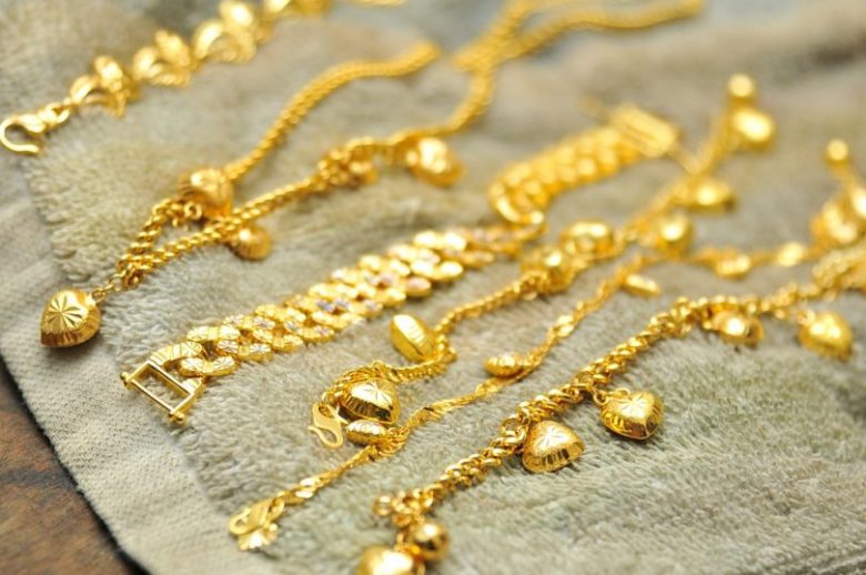 How to Clean Your Jewelry and Get back The Sparkle