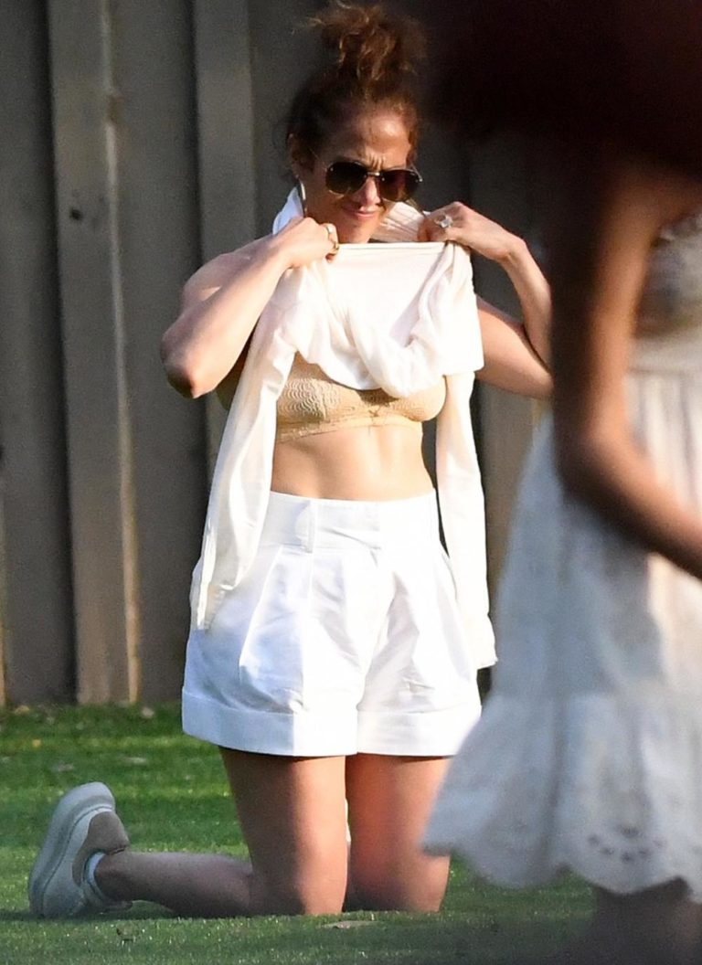 Jennifer Lopez Steals the Show at Daughter’s Birthday Party - DemotiX