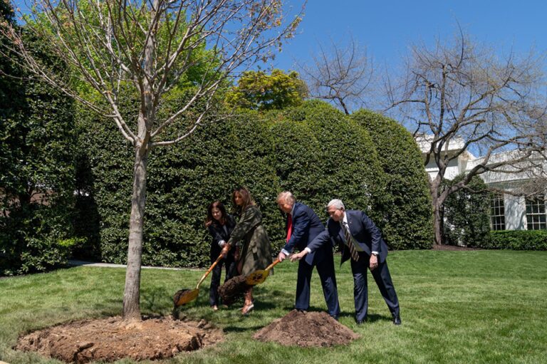 Melania Trump Stays Fabulous Even When She Is Gardening DemotiX