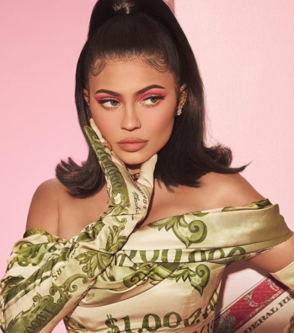 Naked Kylie Jenner Photo Kicks Off Her New Collection Demotix