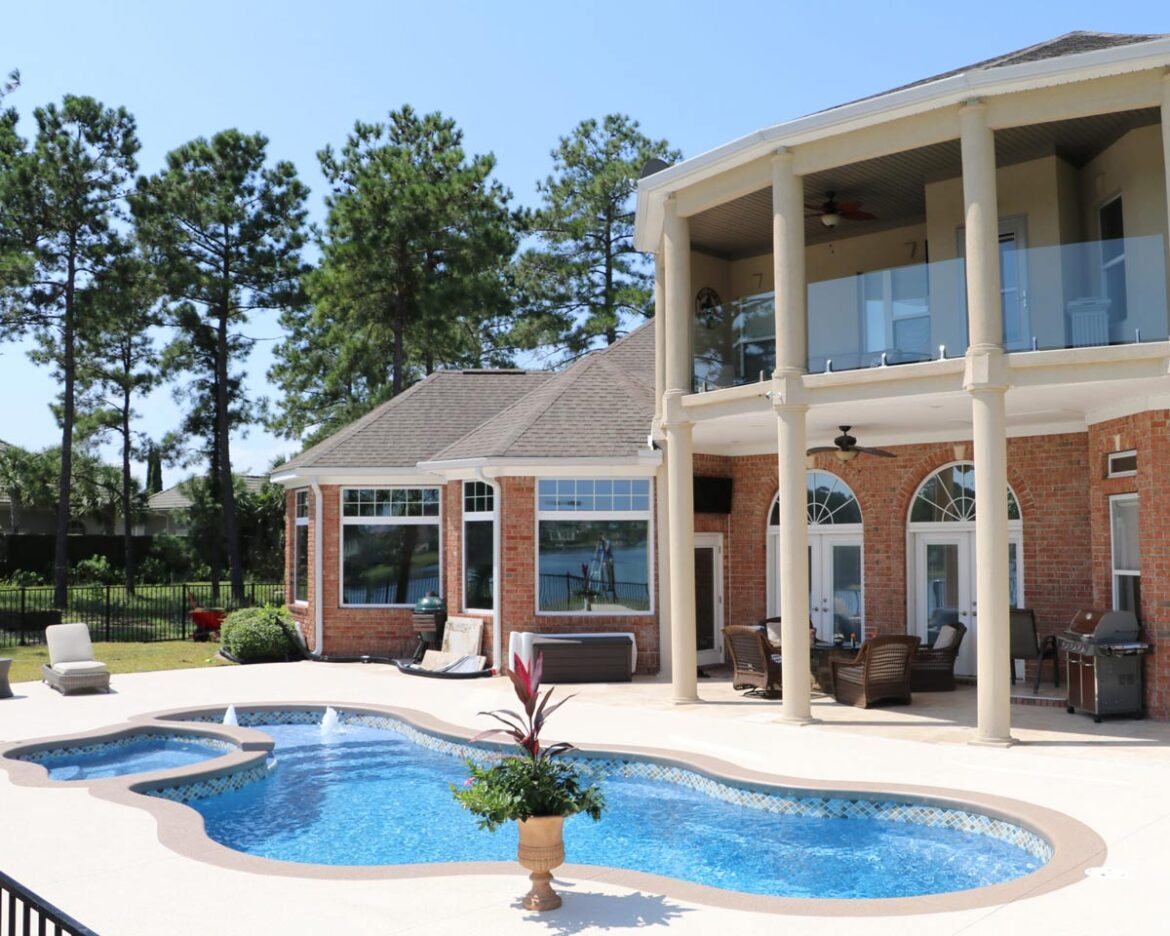 10 Pros And Cons of Fiberglass Pools A 2024 Guide