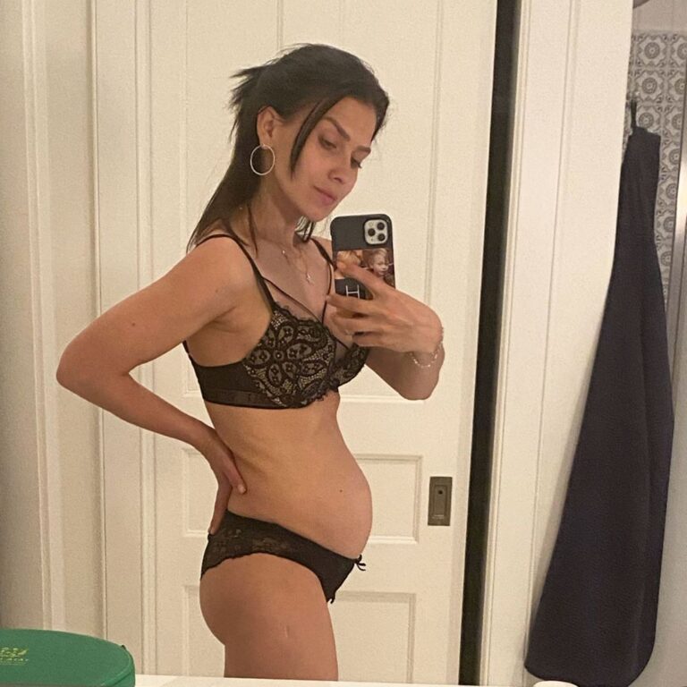 Hilaria Baldwin Shows Off Pregnant Belly And Makeup-Free Look.