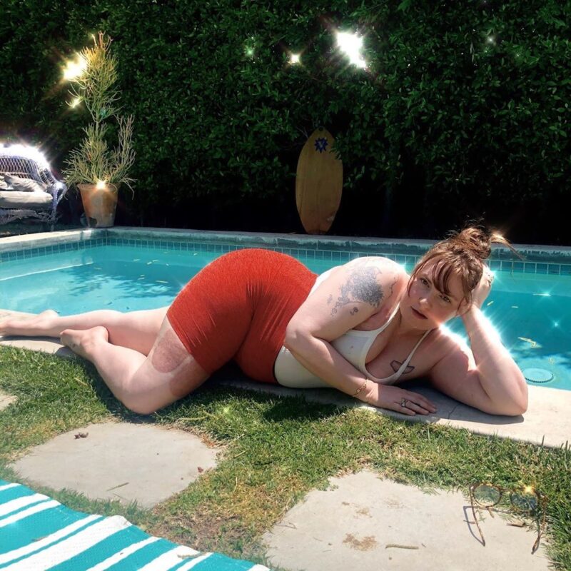 Lena Dunham Poses Poolside