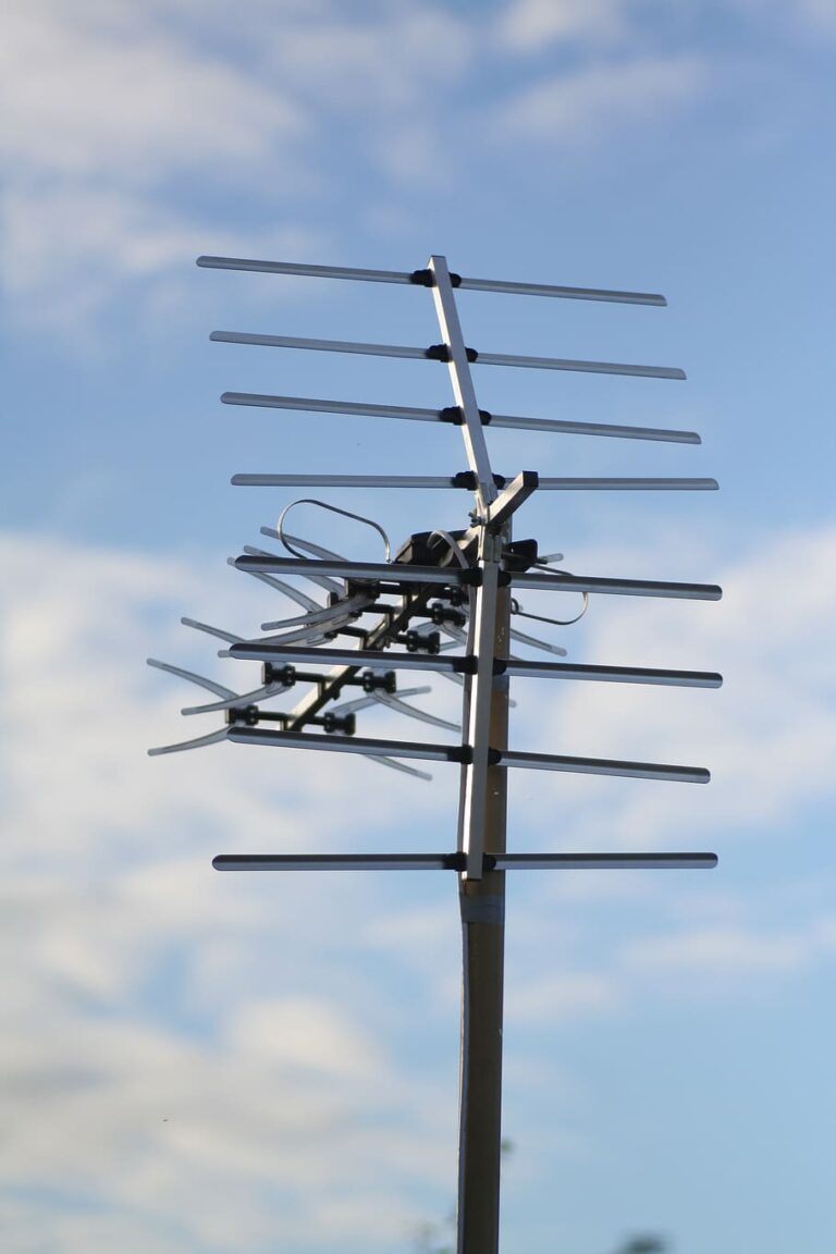 Understanding How TV Antennas Work 2024 DIY Guide