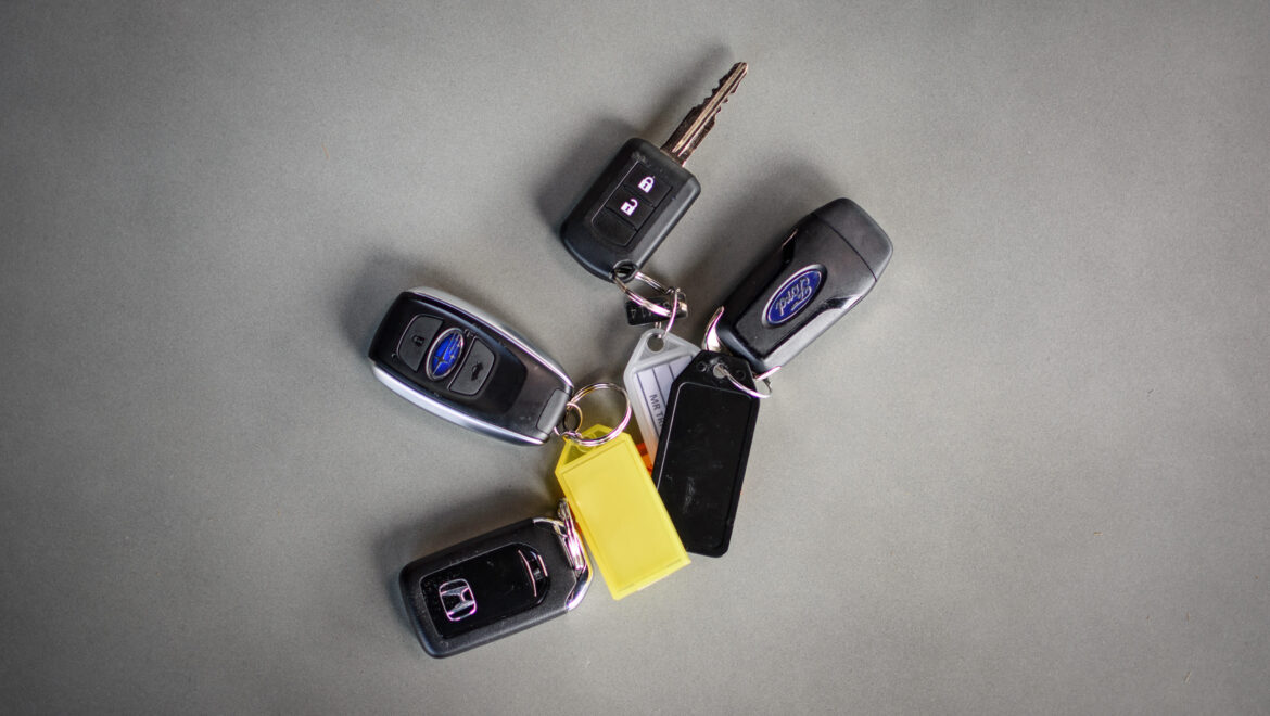 7 Ways To Get Car Keys Out Of Locked Vehicle 2024 Guide DemotiX