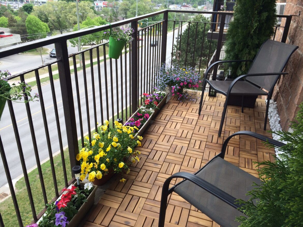 Best Apartment Balcony Garden Decorating Ideas