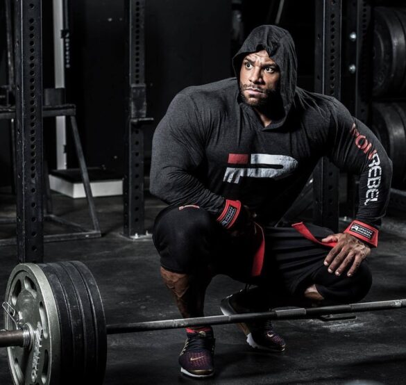 5 Reasons Why Bodybuilders Wear Hoodies While Working Out