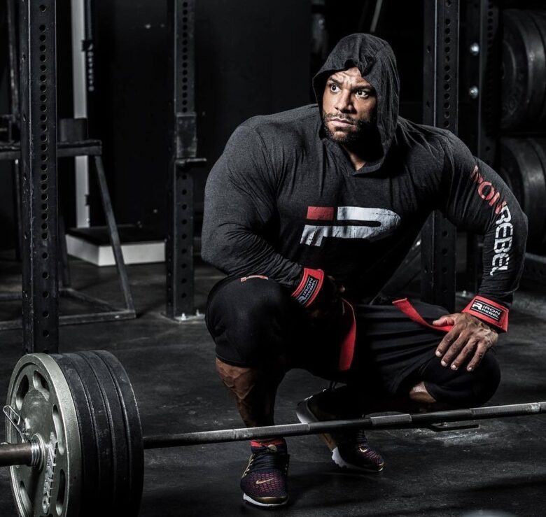 5 Reasons Why Bodybuilders Wear Hoodies While Working Out