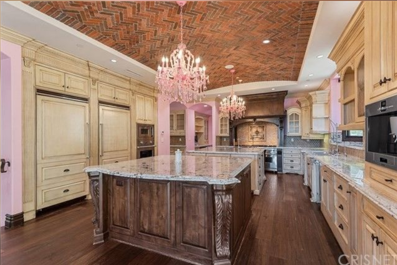 Inside Jeffree Star's New Home In Hidden Hills