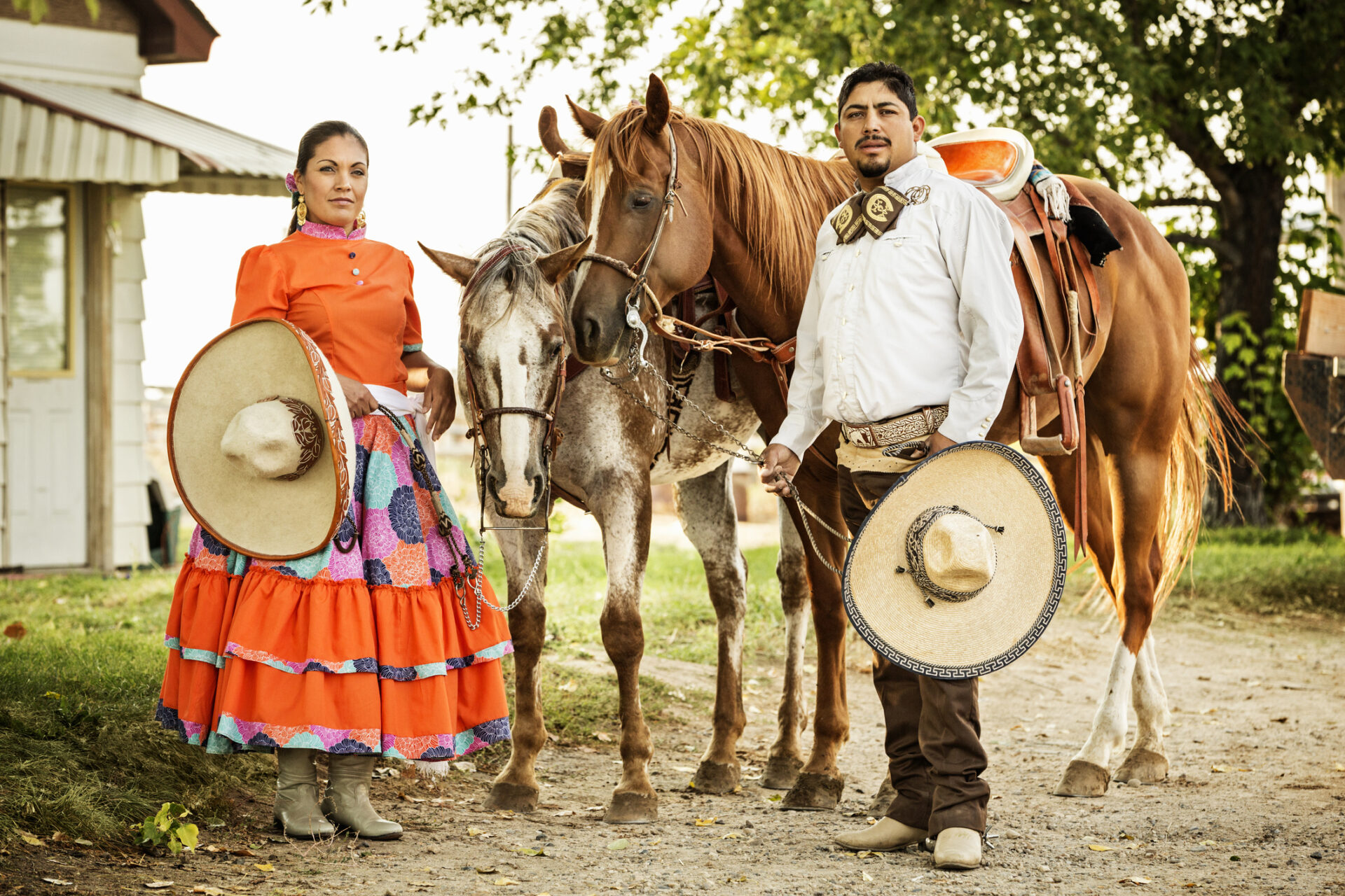 5 Reasons Why You Should Wear Traditional Clothes DemotiX