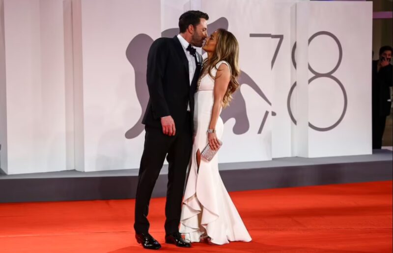 Ben Affleck Protected Jennifer Lopez From An Aggressive Fan At The ...
