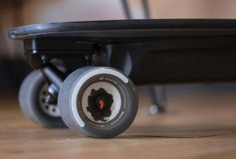 How Long Does an Electric Skateboard Battery Last? - Demotix.com