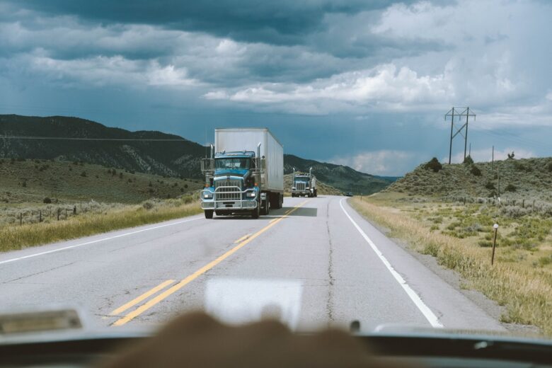 8 Tips on How to Start a Truck Dispatching Business